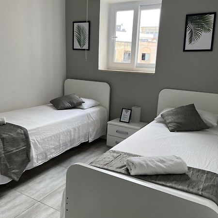 F3 Room 3, Private Room Two Single Beds Shared Bathroom 음시다 외부 사진